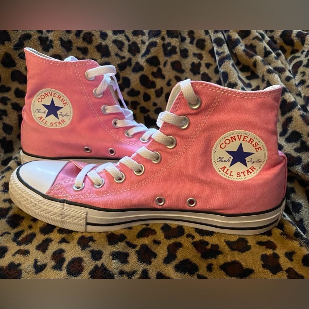Women’s Pink Converse Allstars Chuck Taylor Hi Tops